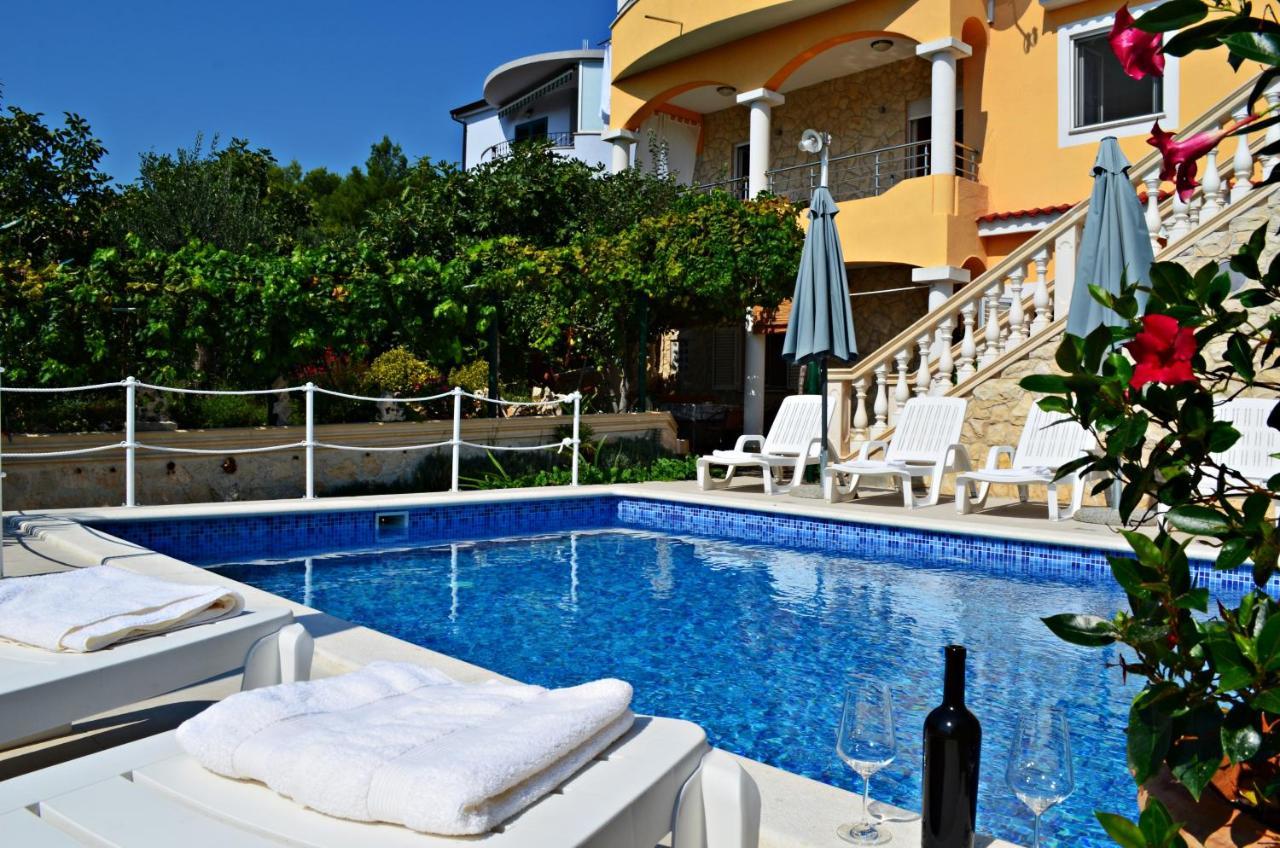 Apartments Villa Ra Zaboric Ngoại thất bức ảnh